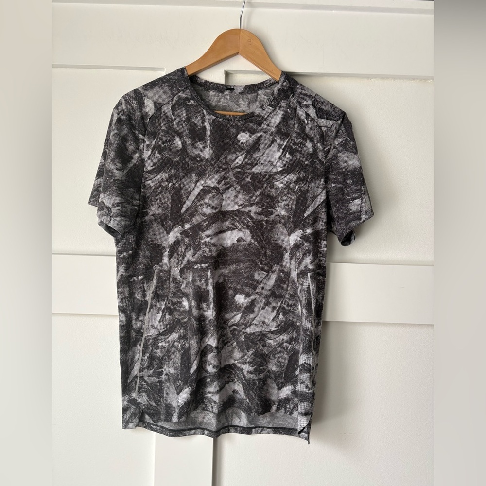 Lululemon • Fast and Free Tee • Size Small